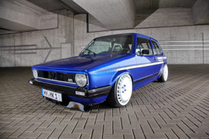 VW Golf I Blau