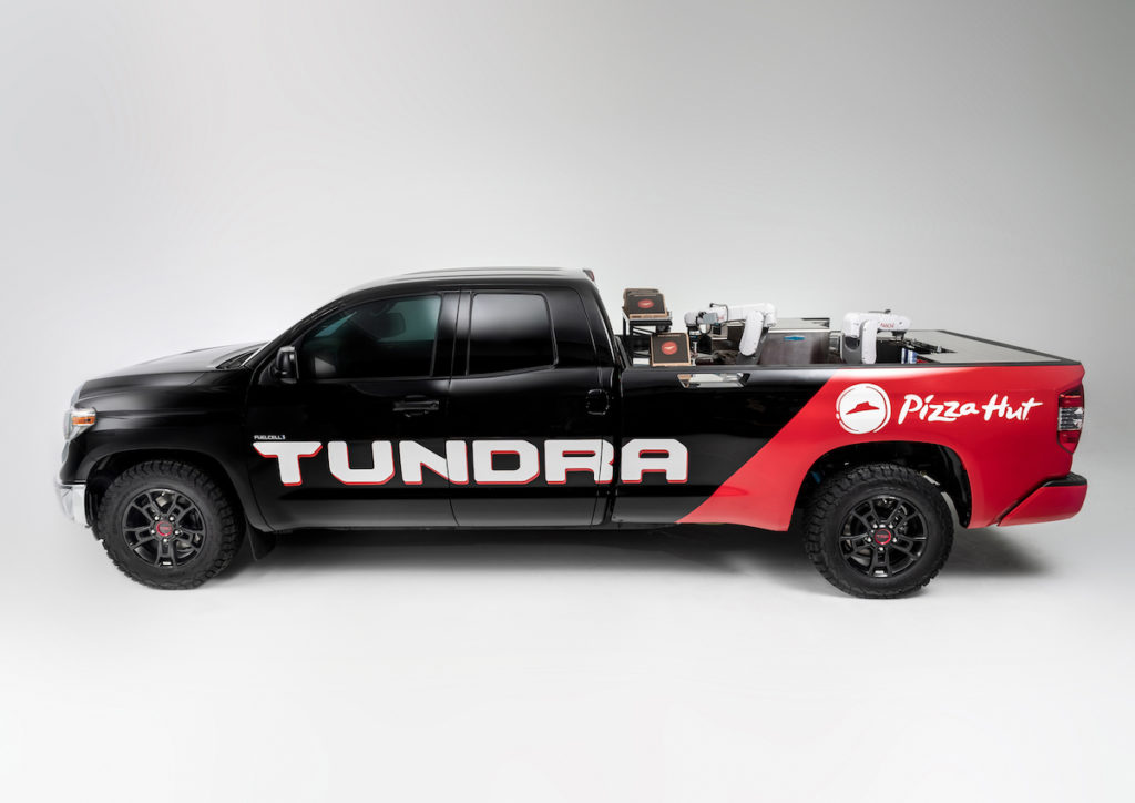 SEMA Show 2018 Las Vegas Toyota Pizza Hut Tundra Pro Pie Pizzaautomat Roboter Brennstoffzelle Wasserstoff Tuning Showcar