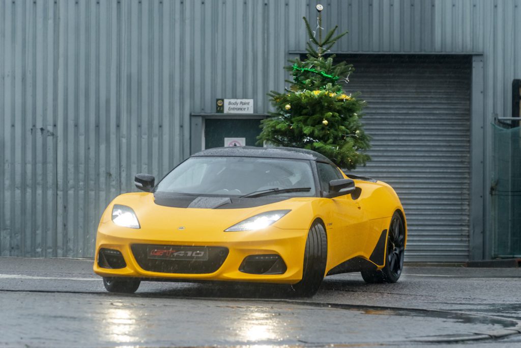 Weihnachten Christmas Neujahr Lotus Werksgelände Hethal Evora GT410 Sportcoupé Drift Weihnachtsbaum