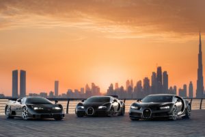 Bugatti EB110 Veyron CHiron Zusammenkunft Fotoshooting Dubai Supersportwagen Hypercars Heilige Dreifaltigkeit der Moderne