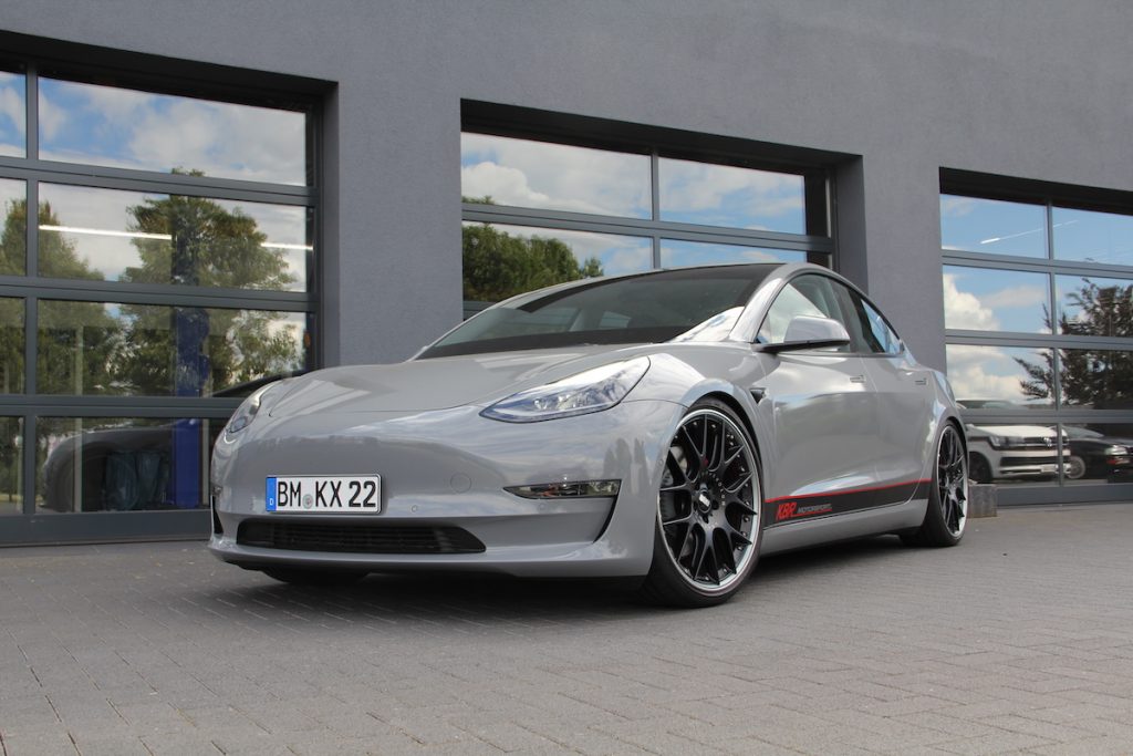 KBR Motorsport Tesla Model 3 Tuning Elektroauto Fahrwerk Felgen Folierung