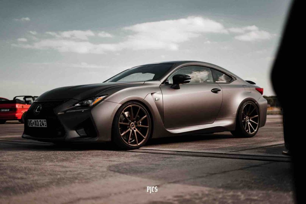 Lexus RC F von Sportauspuff-Versand