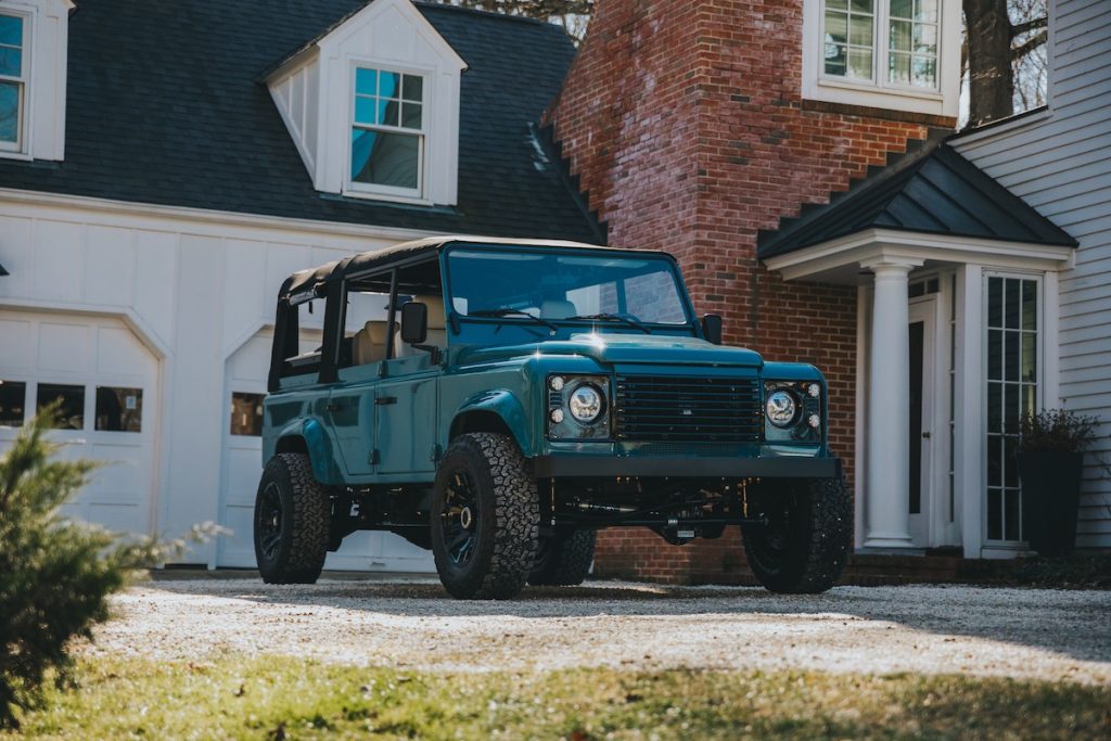 Blackbridge Motors Defender 110 Mark IV Jeep Wrangler-Chassis GM-Technik LS3-V8 Fahrwerks-Upgrades Felgen LED-Beleuchtung Innenraum-Veredelung