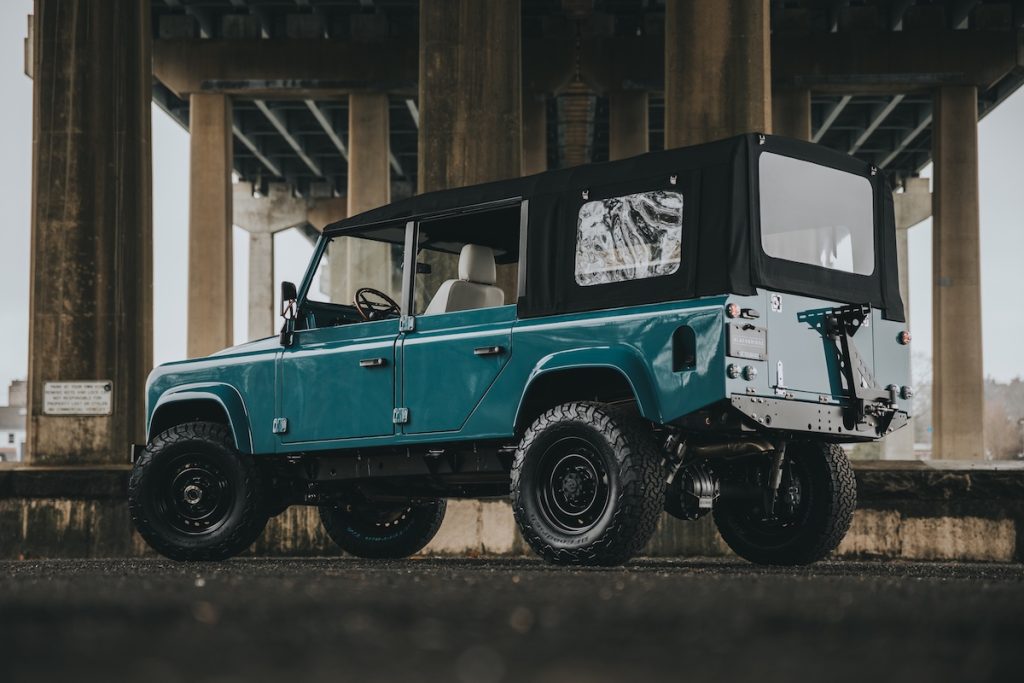 Blackbridge Motors Defender 110 Mark IV Jeep Wrangler-Chassis GM-Technik LS3-V8 Fahrwerks-Upgrades Felgen LED-Beleuchtung Innenraum-Veredelung