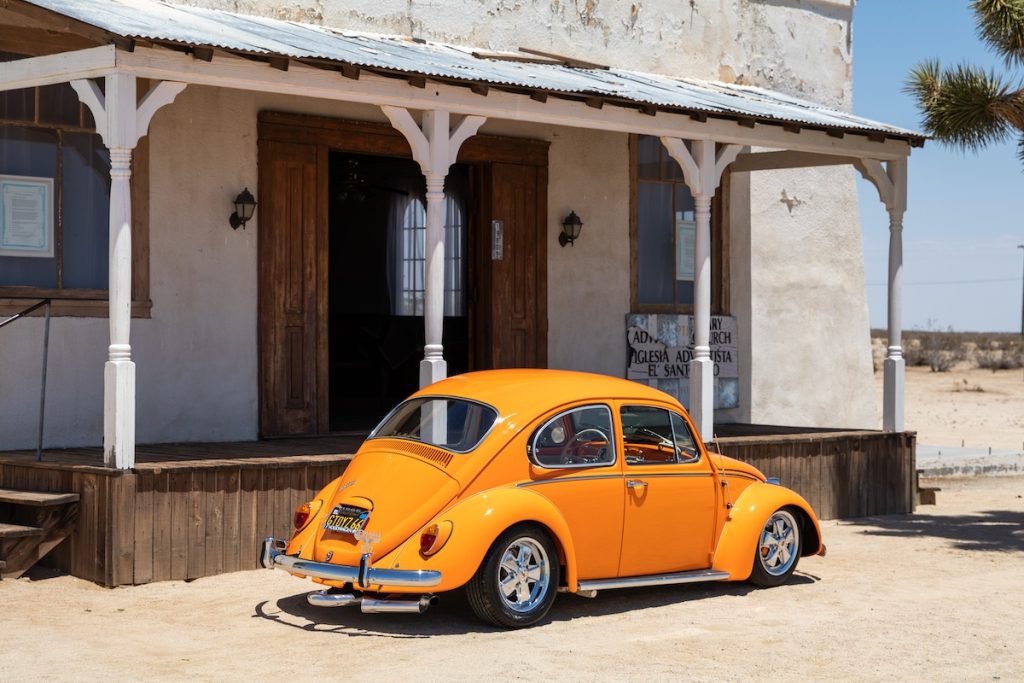 VW 1300 Käfer Oldtimer Klassiker USA Restaurierung Lackierung Tieferlegung Fahrwerk Motor-Upgrade Felgen Bremsanlagen Innenraum Veredelung