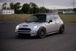 MINI Cooper S R53 Tuning Motor-Upgrade Leistungssteigerung bremsen Felgen Fahrwerk Kleinwagen Hot Hatch Smith Performance