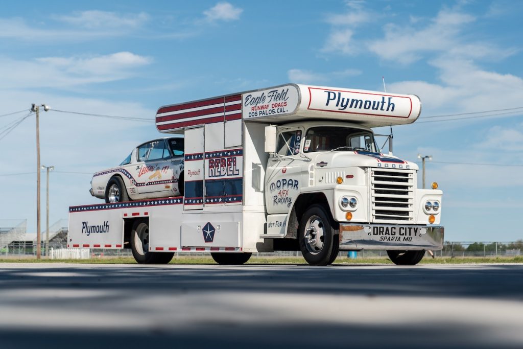 Dodge C-500 Truck 1965 Plymouth Barracuda Drag Racer 1966 Gespann Duo US-Cars Leggin it