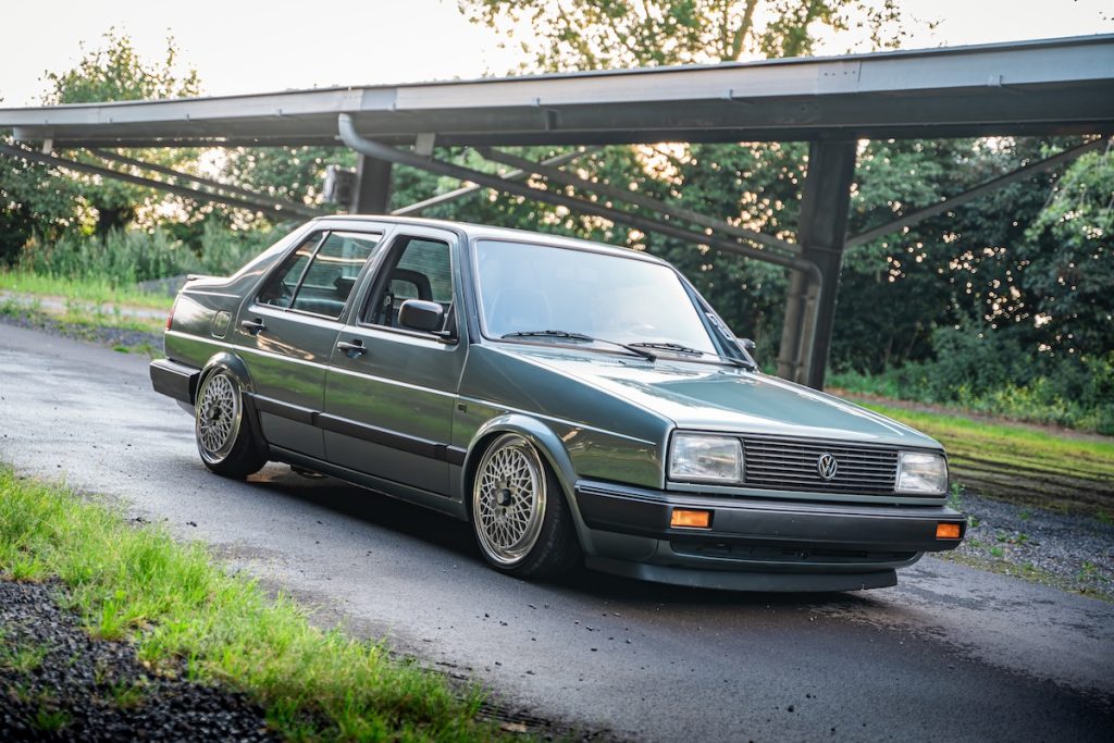 VW Jetta 1.8 CL 1988 Kompaktklasse Limousine Tuning Weber-Vergaser Luftfahrwerk Airride Felgen Bremsanlage Innenraum-Veredelung