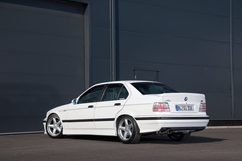 BMW E36 318is Limousine Tuning AC Schnitzer Motor-Optimierung Felgen Bodykit Innenraum-Veredelung Bremsen Gewindefahrwerk Soundanlage