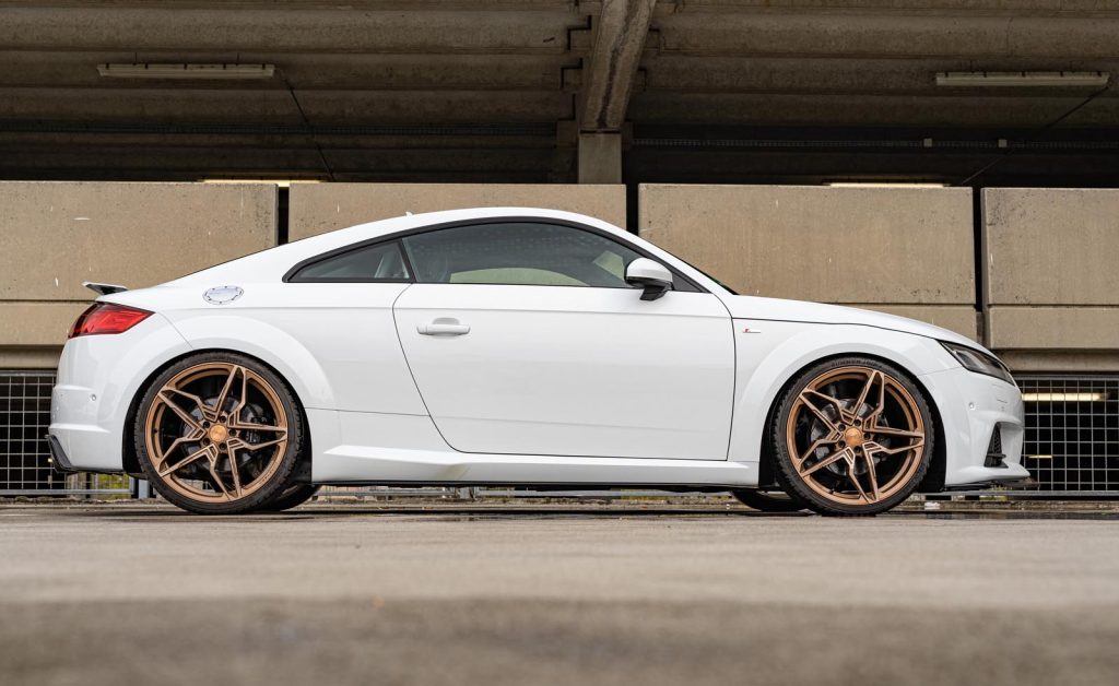 Kaum zu glauben, aber der Audi TT ist mittlerweile schon seit etwa anderthalb Jahren nicht mehr als Neuwagen erhältlich. Dabei hat der kompakte, als Coupé und Roadster gebaute Sportwagen