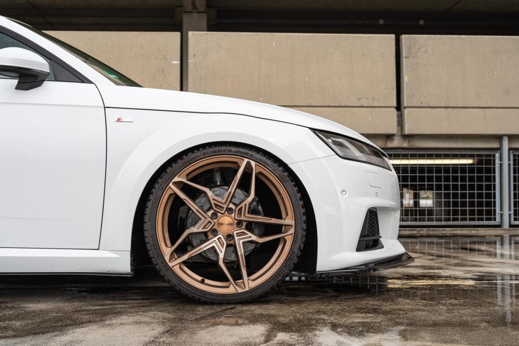Kaum zu glauben, aber der Audi TT ist mittlerweile schon seit etwa anderthalb Jahren nicht mehr als Neuwagen erhältlich. Dabei hat der kompakte, als Coupé und Roadster gebaute Sportwagen