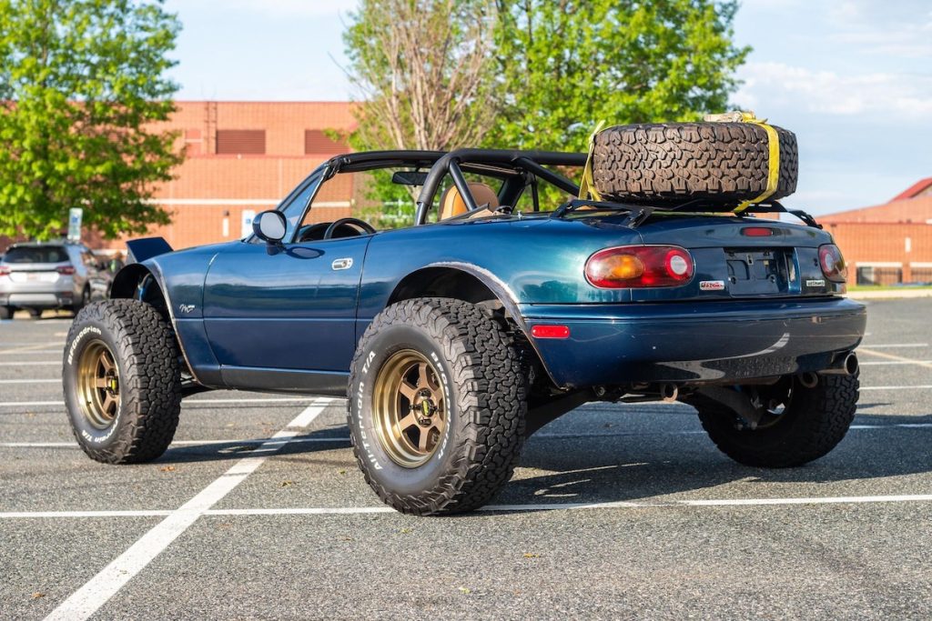 Mazda MX-5 NA 1994 Tuning Offroad-Umbau Fahrwerk Höherlegung Felgen Reifen Karosserie-Anpassungen Zusatzbeleuchtung Innenraum Veredelung Roadster Versteigerung Cars & Bids