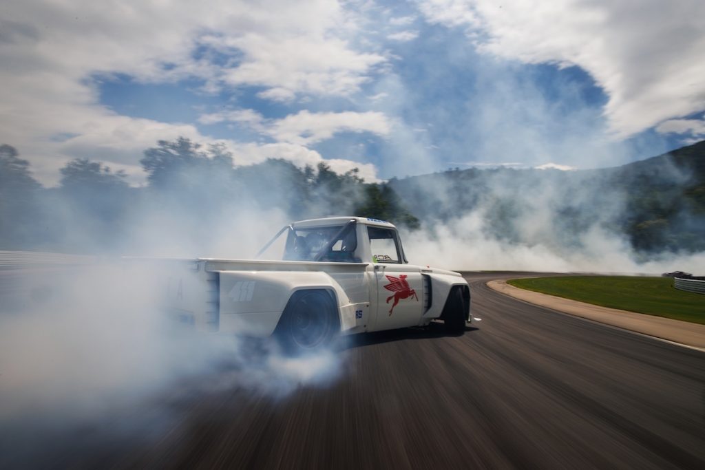 Toyota Stout 1900 Pick-up Drift Car Tuning Motorsport Ryan Tuerck Motor Gewindefahrwerk Felgen Bremsen Widebody Karosseriekit Innenraum