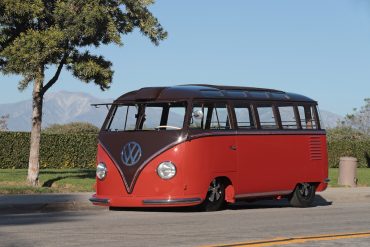 VW Typ 2 T1 Deluxe Bulli Barndoor Tuning Biturbo-Motor Leistungssteigerung Getriebe Fahrwerk Tieferlegung Felgen Bremsen Innenausstattung Oldtimer Klassiker Bus USA