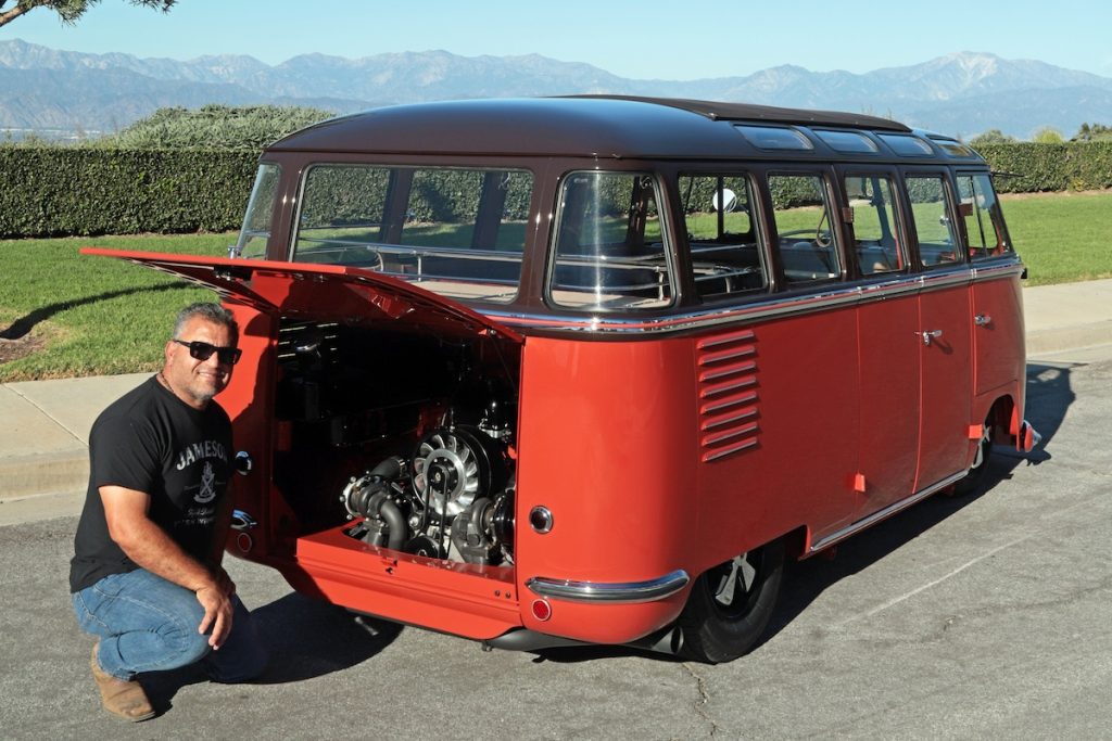 VW Typ 2 T1 Deluxe Bulli Barndoor Tuning Biturbo-Motor Leistungssteigerung Getriebe Fahrwerk Tieferlegung Felgen Bremsen Innenausstattung Oldtimer Klassiker Bus USA