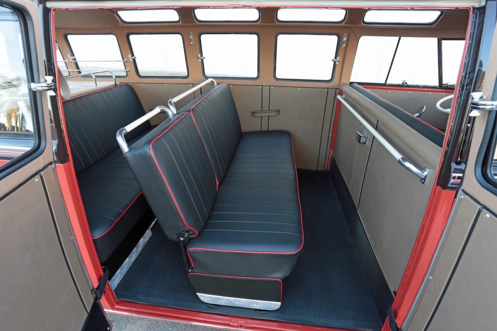 VW Typ 2 T1 Deluxe Bulli Barndoor Tuning Biturbo-Motor Leistungssteigerung Getriebe Fahrwerk Tieferlegung Felgen Bremsen Innenausstattung Oldtimer Klassiker Bus USA