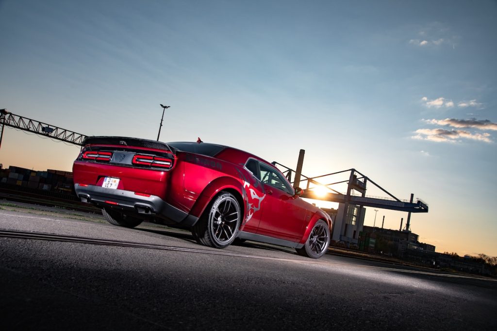 Dodge Challenger SRT Hellcat Tuning Leistungssteigerung Differenzialverstärkung Fahrwerk Carbon Karosserieteile US-Muscle Car Coupé Drag Racing