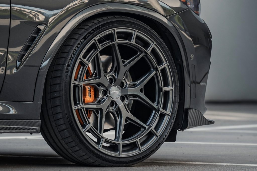 BMW G02 X4 M40i SUV-Coupé Tuning Extreme Customs Felgen Fahrwerk Bodykit Carbon Leistungssteigerung Lenkrad
