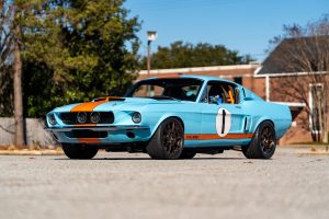Ford Mustang Fastback 1968 Tuning Shelby-Look Karosserie-Umbau Gulf-Design Aluminator XS V8 Fahrwerk Felgen Bremsen Innenraum-Veredelung US-Muscle Car Coupé