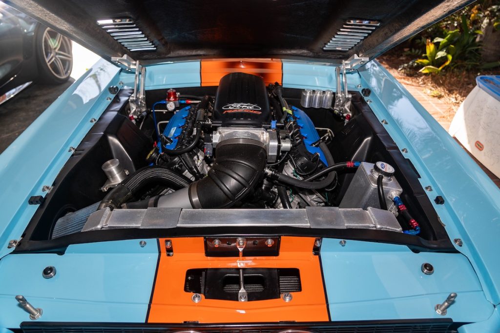 Ford Mustang Fastback 1968 Tuning Shelby-Look Karosserie-Umbau Gulf-Design Aluminator XS V8 Fahrwerk Felgen Bremsen Innenraum-Veredelung US-Muscle Car Coupé