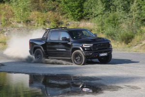 KW Auto Ram 1500 US-Car Pick-up Truck Hochleistungs-Version Test Hurricane Biturbo Reihensechszylinder