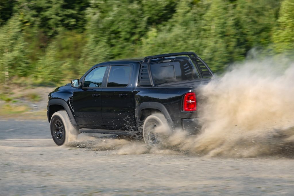KW Auto Ram 1500 US-Car Pick-up Truck Hochleistungs-Version Test Hurricane Biturbo Reihensechszylinder