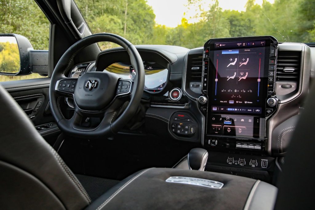 KW Auto Ram 1500 US-Car Pick-up Truck Hochleistungs-Version Test Hurricane Biturbo Reihensechszylinder