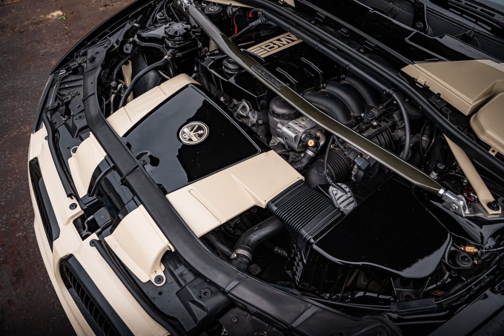 BMW E92 320i Tuning Bodykit Umbau Karosserieteile Airride Luftfahrwerk Felgen Bremsen Innenraum-Veredelung