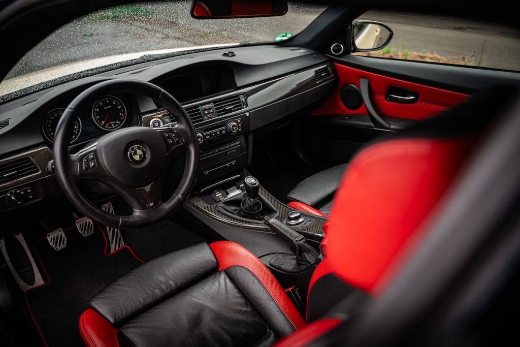 BMW E92 320i Tuning Bodykit Umbau Karosserieteile Airride Luftfahrwerk Felgen Bremsen Innenraum-Veredelung