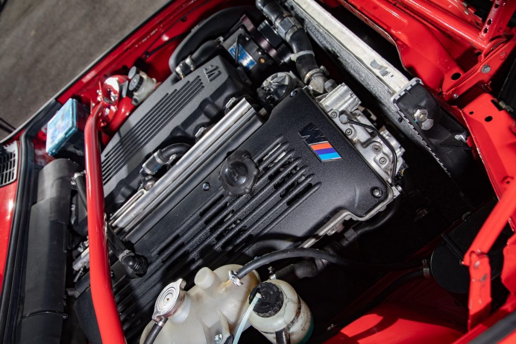 BMW E30 M3 Replika Tracktool Tuning Carbon Karosserieteile S54 Leistungssteigerung Gewindefahrwerk Felgen Bremsanlagen Innenraum