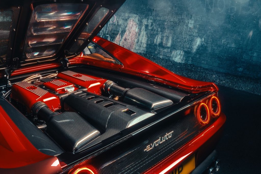 355 by Evoluto Restomod Mittelmotor-Sportwagen 90er Jahre Ferrari F355 Optimierung Modernisierung Motor Fahrwerk Bremsen Innenraum Neuausstattung Carbon-Karosserie Felgen