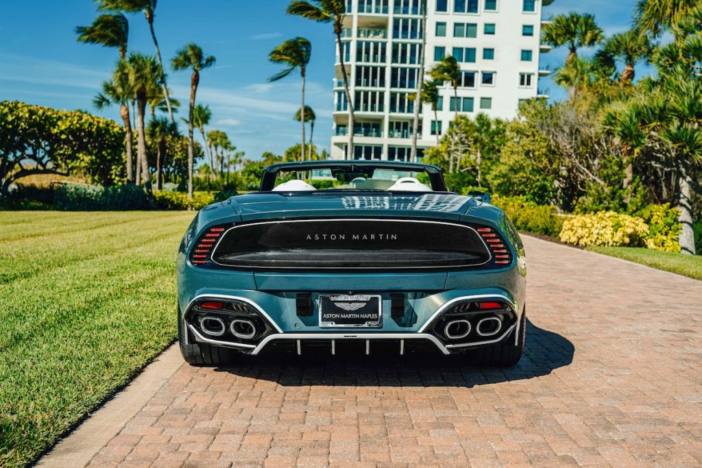 Aston Martin Vanquish Volante Wave Edition Unikat Einzelstück Naples Florida Auktion Versteigerung Biturbo V12 Sportwagen Gran Turismo Cabriolet