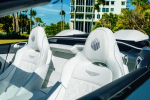Aston Martin Vanquish Volante Wave Edition Unikat Einzelstück Naples Florida Auktion Versteigerung Biturbo V12 Sportwagen Gran Turismo Cabriolet