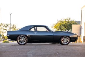Chevrolet Camaro Coupé 1969 Restomod Tuning Custom LS3 V8 Getriebe Chassis Fahrwerk Tieferlegung Bremsen Felgen Innenausstattung USA Muscle Car Oldtimer Klassiker Auktion Bring a Trailer