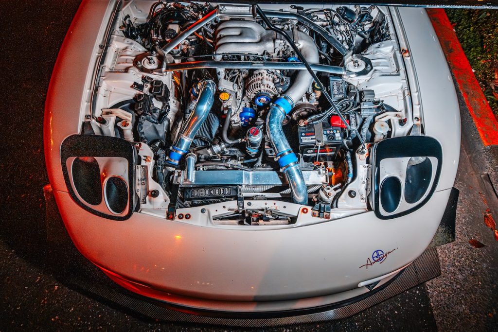 Mazda RX-7 Type RZ FD Tuning RE Amemiya Bodykit Leistungssteigerung Turbolader Felgen Innenraum-Veredelung