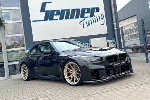 Senner Tuning BMW G87 M2 CS Schmiedefelgen Fahrwerk Tieferlegung Karosserieteile Motorraum-Veredelung Sportcoupé Topversion Sondermodell