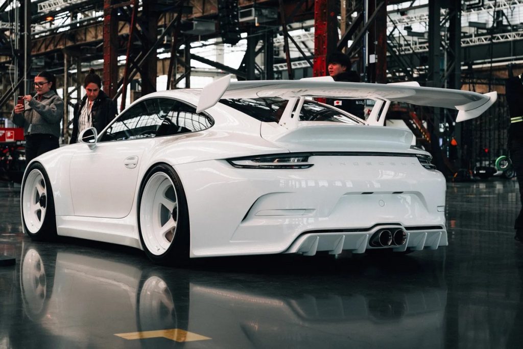 Indecent Vehicles 020 Porsche 911 Carrera Coupé 991 Tuning Widebody Karosseriekit Felgen Fahrwerk Bremsen Motor Innenraum-Veredelung Ultrace 2026 Düsseldorf Sportwagen