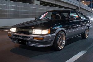 Tom's Heritage Toyota Corolla Levin AE86 Neuaufbau Restomod Karosserie-Upgrade Innenraum-Neuausstattung Japan
