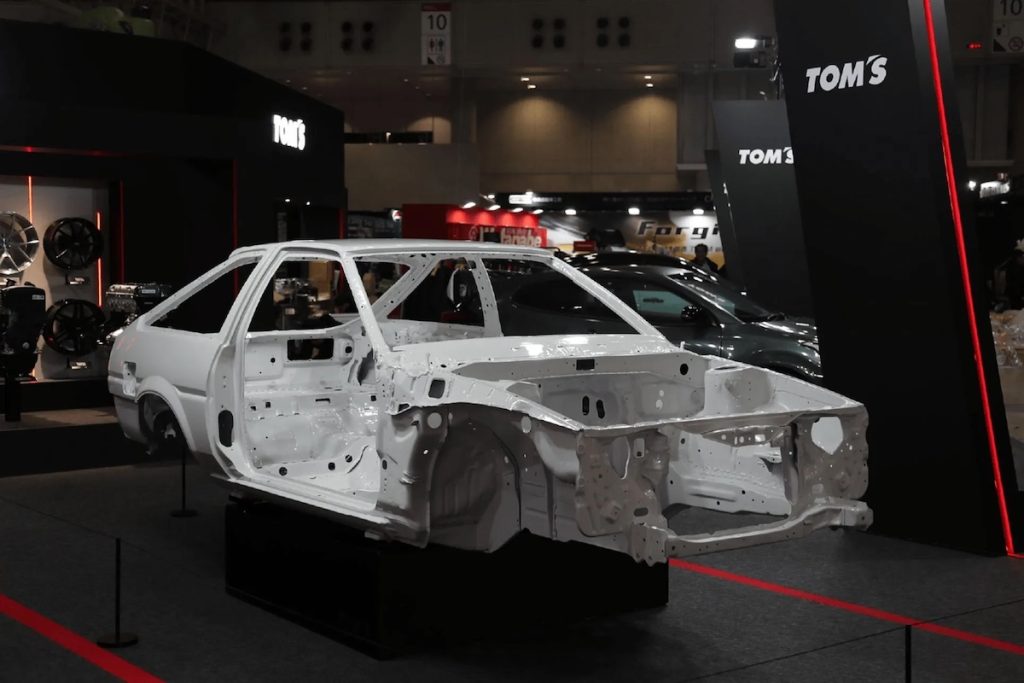 Tom's Heritage Toyota Corolla Levin AE86 Neuaufbau Restomod Karosserie-Upgrade Innenraum-Neuausstattung Japan