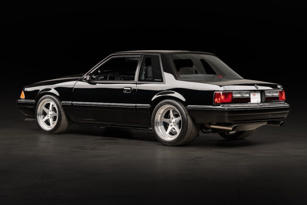 Velocity Ford Mustang LX Foxbody Tuning Restomod Coyote V8 Zehnstufen-Automatik Chassis Fahrwerk Felgen Bremsanlagen Innenraum USA SEMA Show