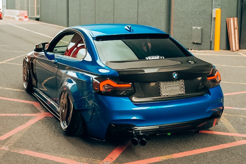 BMW F22 220i Coupé Tuning Großbritannien Widebody Karosseriekit Motor Leistungssteigerung Airride Luftfahrwerk Felgen Bremsen Innenraum-Veredelung