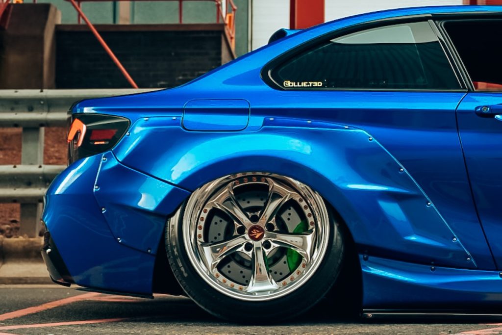 BMW F22 220i Coupé Tuning Großbritannien Widebody Karosseriekit Motor Leistungssteigerung Airride Luftfahrwerk Felgen Bremsen Innenraum-Veredelung