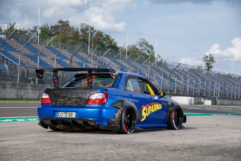 Subaru Impreza WRX STi Tuning Carbon Breitbau Bodykit Motor Leistungssteigerung Felgen Fahrwerk Airride Bremsen Innenraum-Veredleung Showcar Supairman