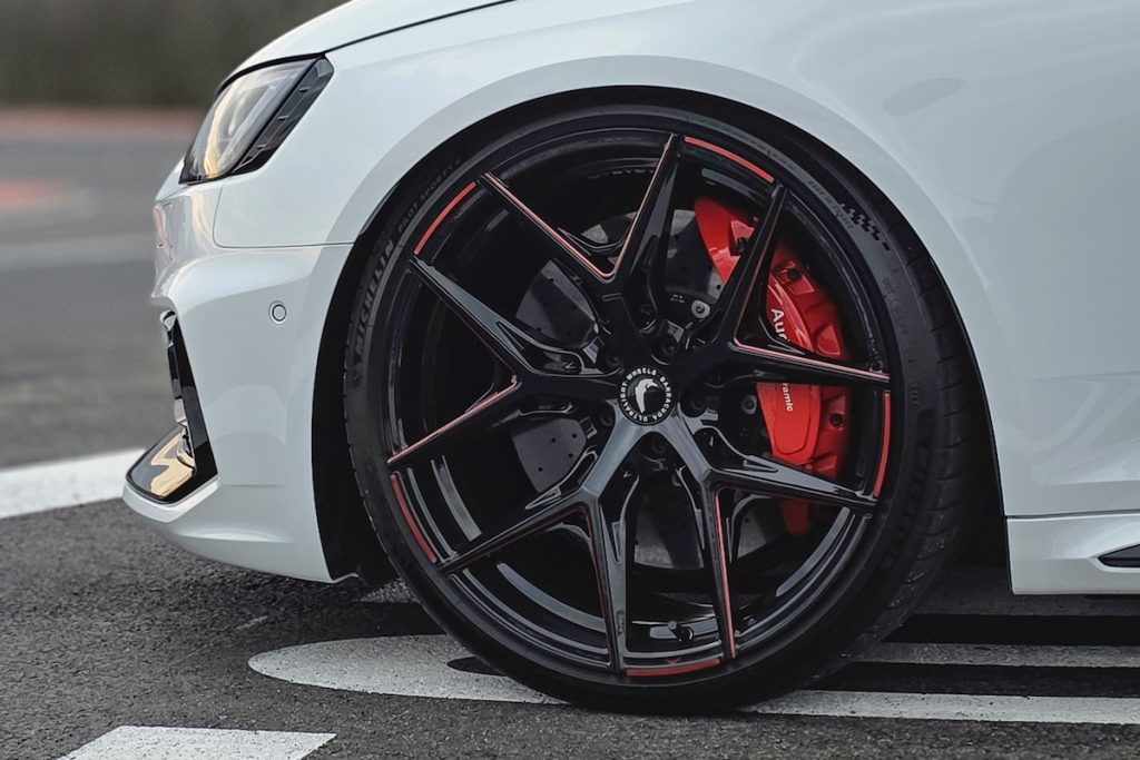 Barracuda Racing Wheels Audi RS 4 Avant Tuning Individualisierung Felgen Razzer Gewindefahrwerk Tieferlegung Formula Kroatien JMS Fahrzeugteile