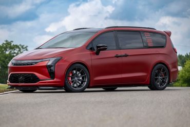 Chrysler VANkulture Pacifica Concept Minivan Tuning Bodykit Felgen Folierung Fahrwerk Bremsen Abgasanlage USA Roadkill Nights