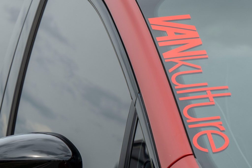 Chrysler VANkulture Pacifica Concept Minivan Tuning Bodykit Felgen Folierung Fahrwerk Bremsen Abgasanlage USA Roadkill Nights