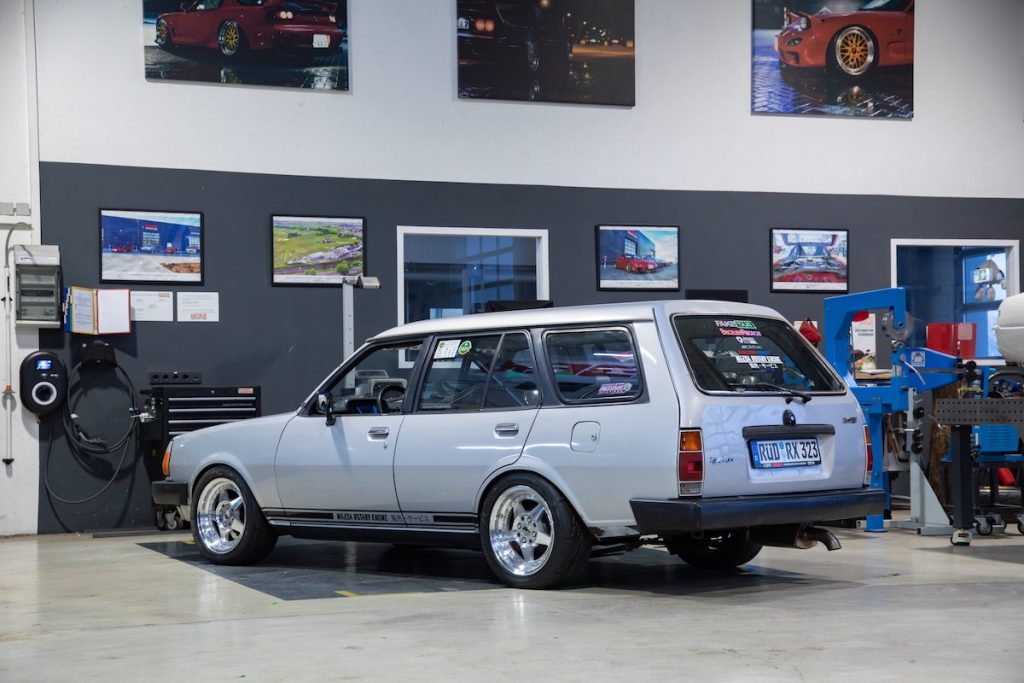JapanWerk Mazda 323 FA4 Variabel Tuning Wankelmotor Front-Umbau Getriebe Fahrwerk Felgen Innenraum Weber Fahrzeugtechnik Kompaktklasse Oldtimer Klassiker