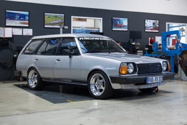 JapanWerk Mazda 323 FA4 Variabel Tuning Wankelmotor Front-Umbau Getriebe Fahrwerk Felgen Innenraum Weber Fahrzeugtechnik Kompaktklasse Oldtimer Klassiker
