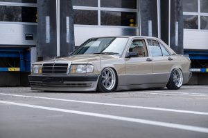 1989 Mercedes 190 E W201 Tuning Bodykit Luftfahrwerk Tieferlegung Felgen Innenraum-Veredelung Mittelklasse Limousine Klassiker Oldtimer Baby-Benz