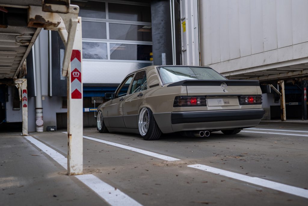 1989 Mercedes 190 E W201 Tuning Bodykit Luftfahrwerk Tieferlegung Felgen Innenraum-Veredelung Mittelklasse Limousine Klassiker Oldtimer Baby-Benz
